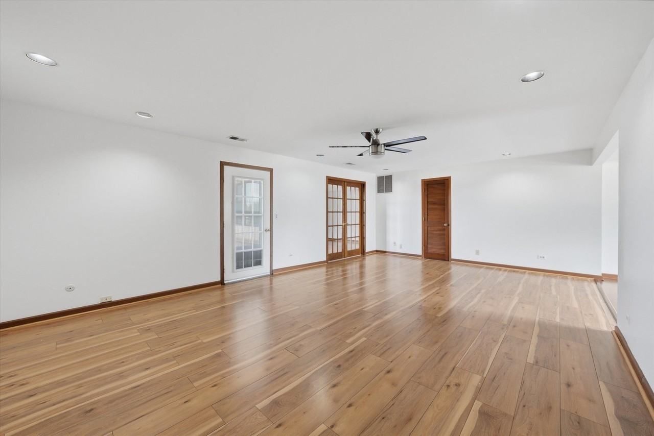 19444 Wolf Rd #4 - Photo 3 of 15