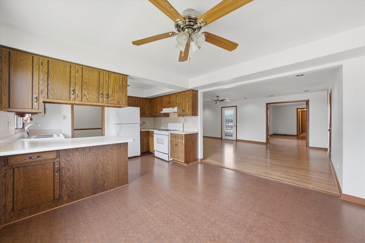 19444 Wolf Rd #4 - Photo 6 of 15