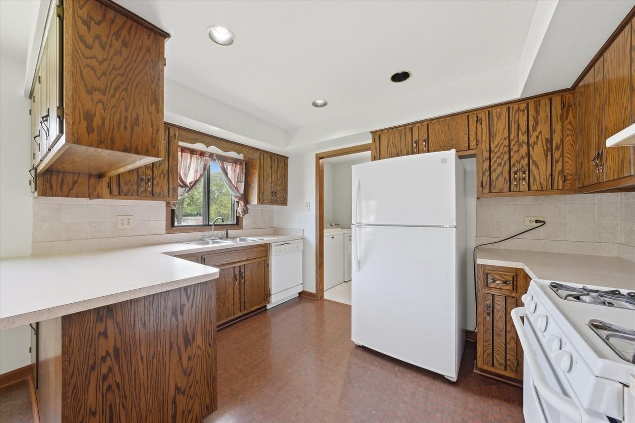 19444 Wolf Rd #4 - Photo 7 of 15