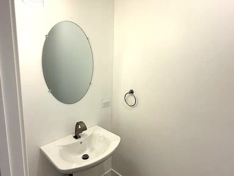 243 N West St #201 - Photo 7 of 19