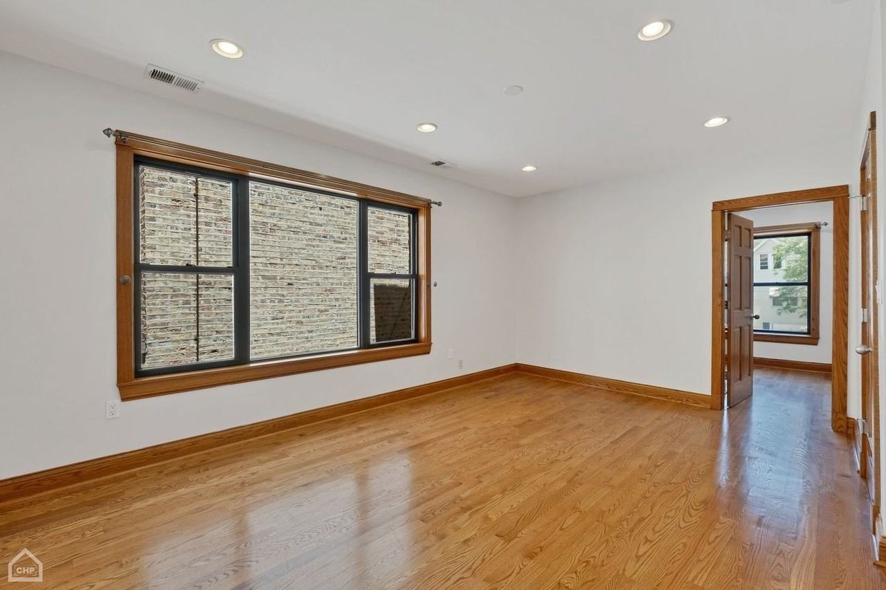 4544 N Western Ave #2 - Photo 4 of 36