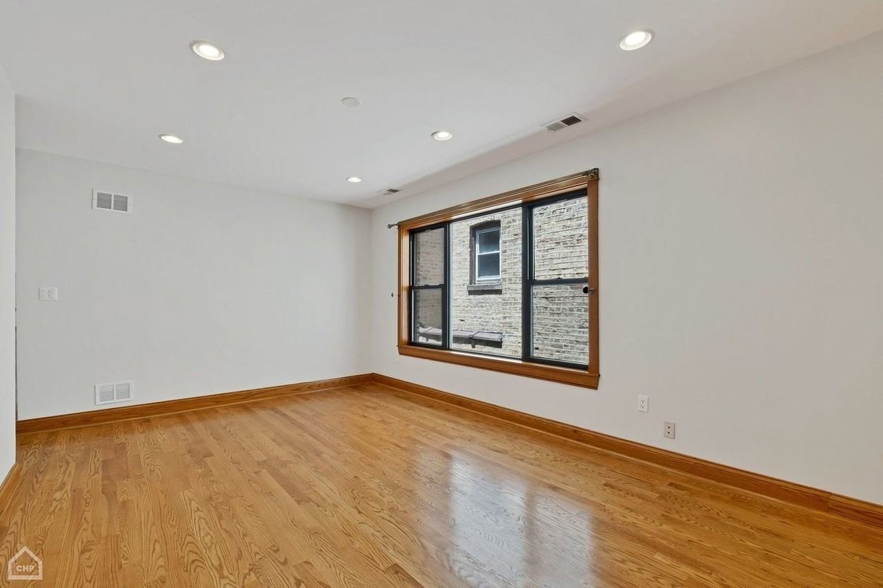 4544 N Western Ave #2 - Photo 5 of 36