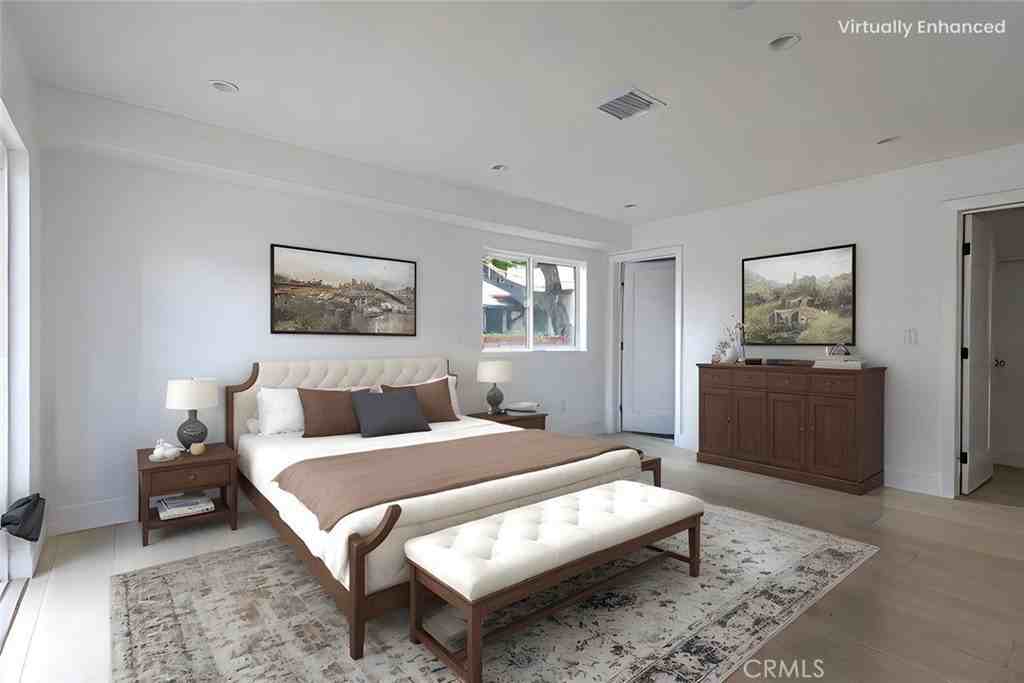 11814 Gilmore St - Photo 3 of 40