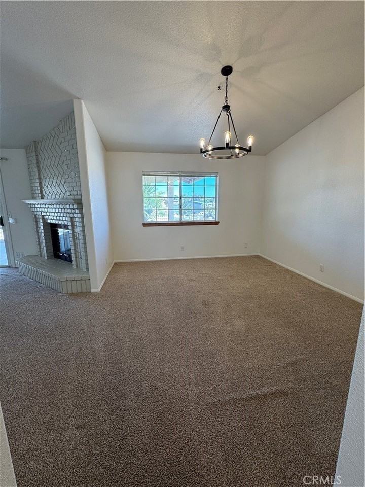 17814 Mesa St - Photo 5 of 10