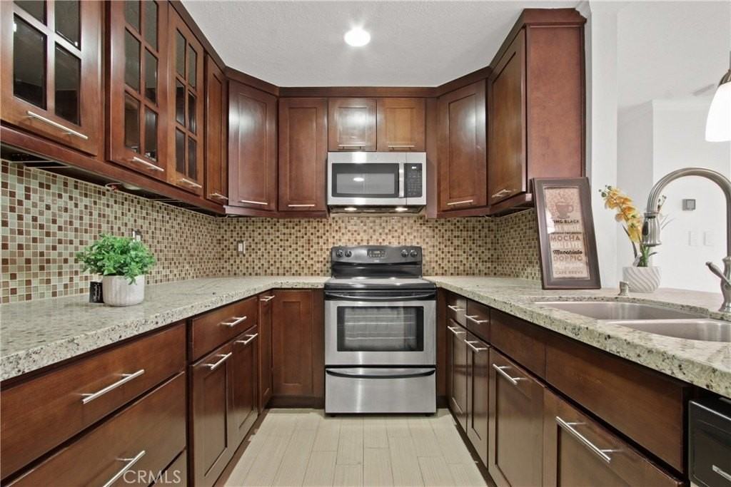 121 S Hope St #318 - Photo 2 of 15