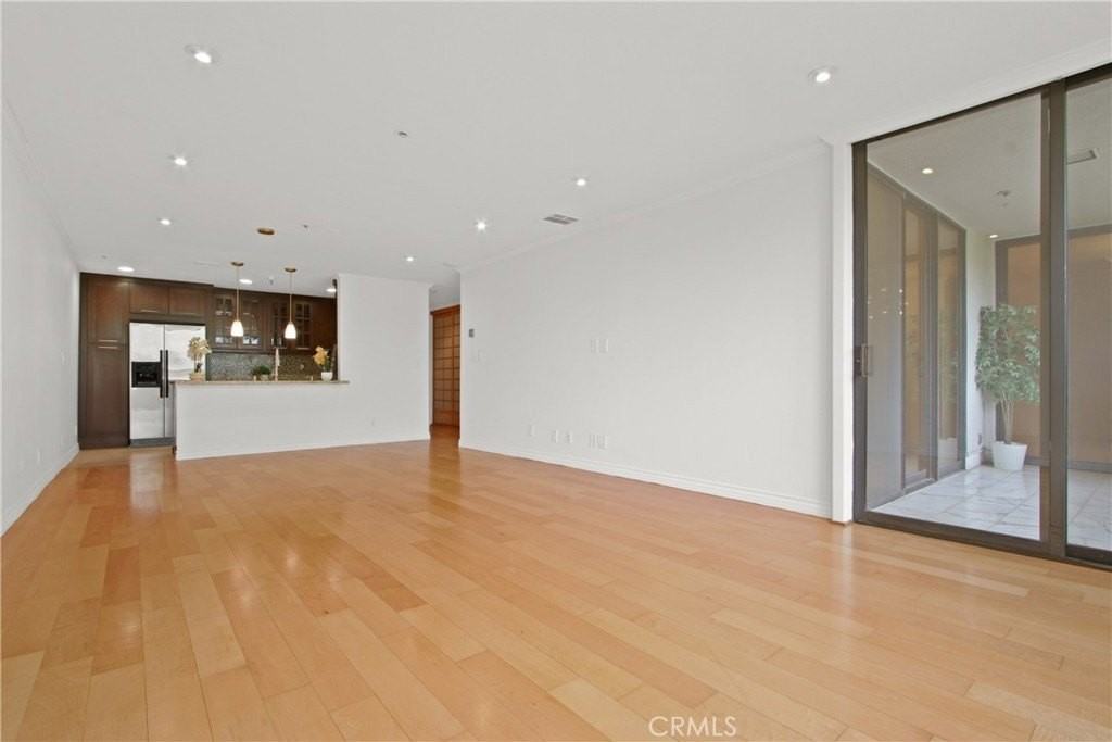 121 S Hope St #318 - Photo 7 of 15