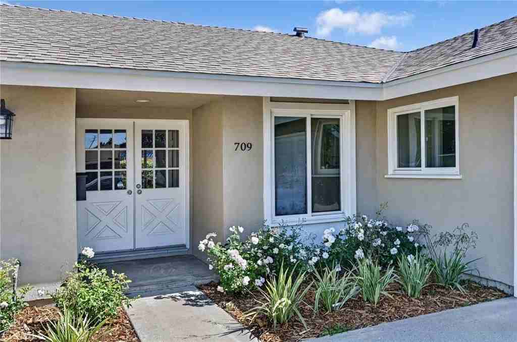 709 E Meadowbrook Ave - Photo 3 of 31