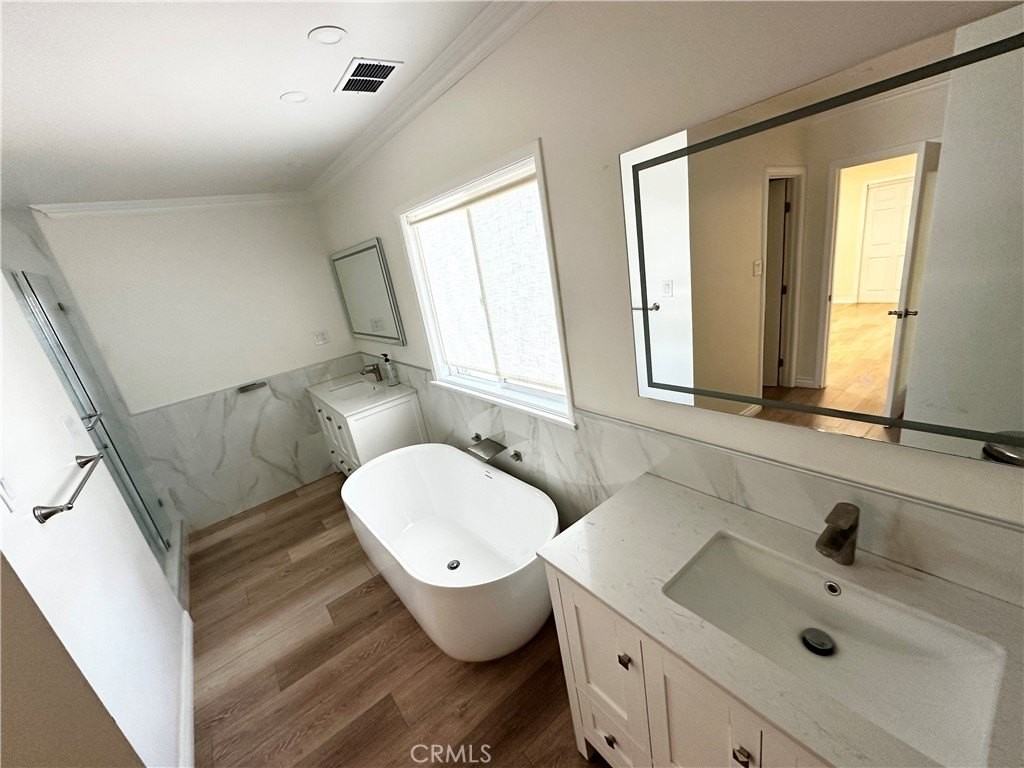 8522 Enramada Ave - Photo 4 of 17