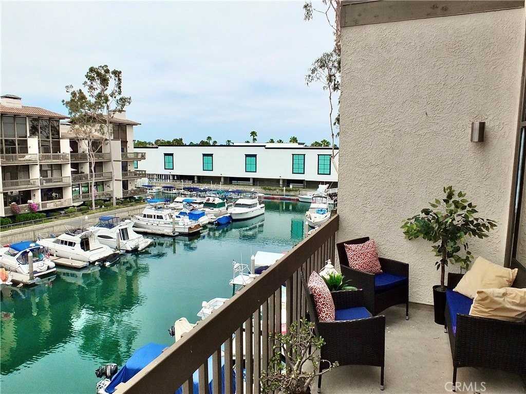 7321 Marina Pacifica Dr N - Photo 4 of 38