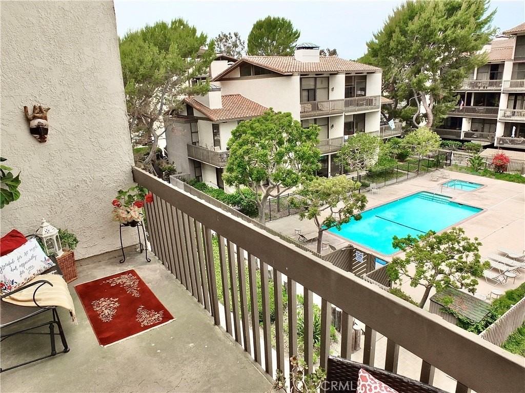7321 Marina Pacifica Dr N - Photo 5 of 38