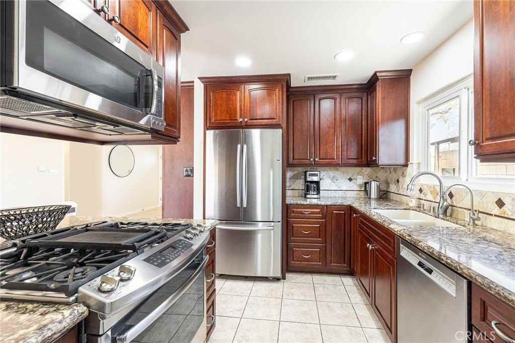 2206 Stinson St - Photo 7 of 21