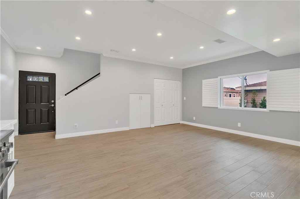 6335 W 82nd St - Photo 4 of 27