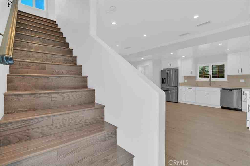 6335 W 82nd St - Photo 7 of 27