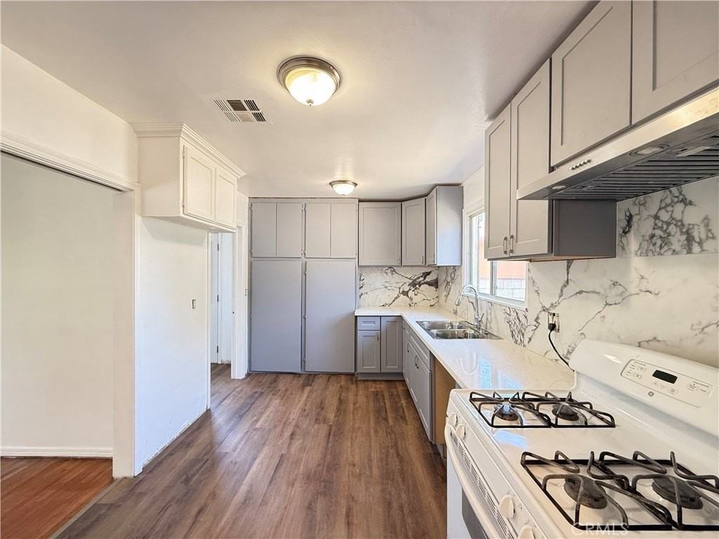 9279 Dorrington Ave - Photo 3 of 15