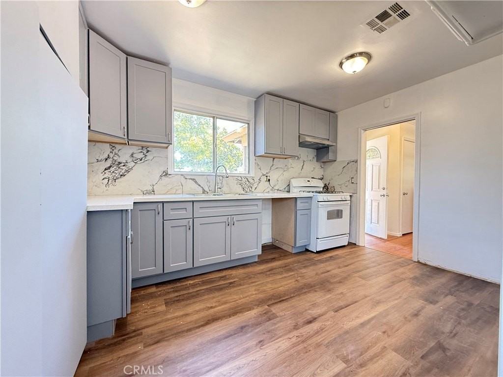 9279 Dorrington Ave - Photo 7 of 15