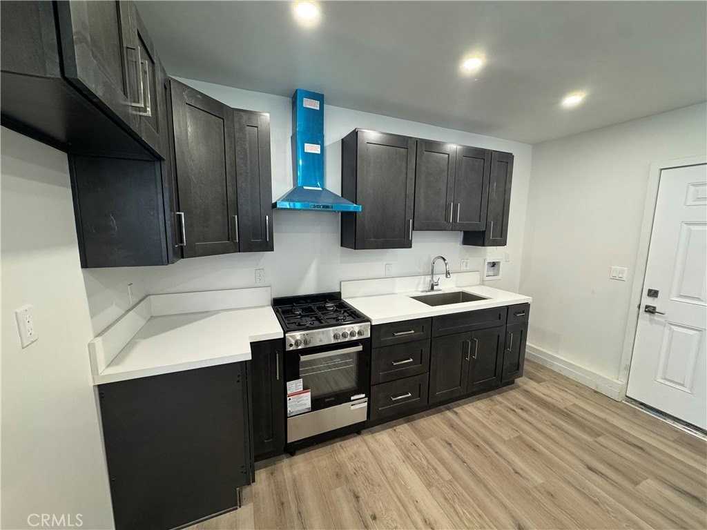 11430 Haskell Ave - Photo 3 of 13