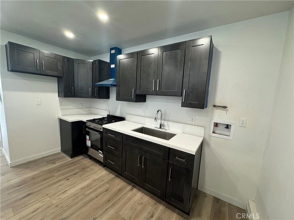 11430 Haskell Ave - Photo 4 of 13