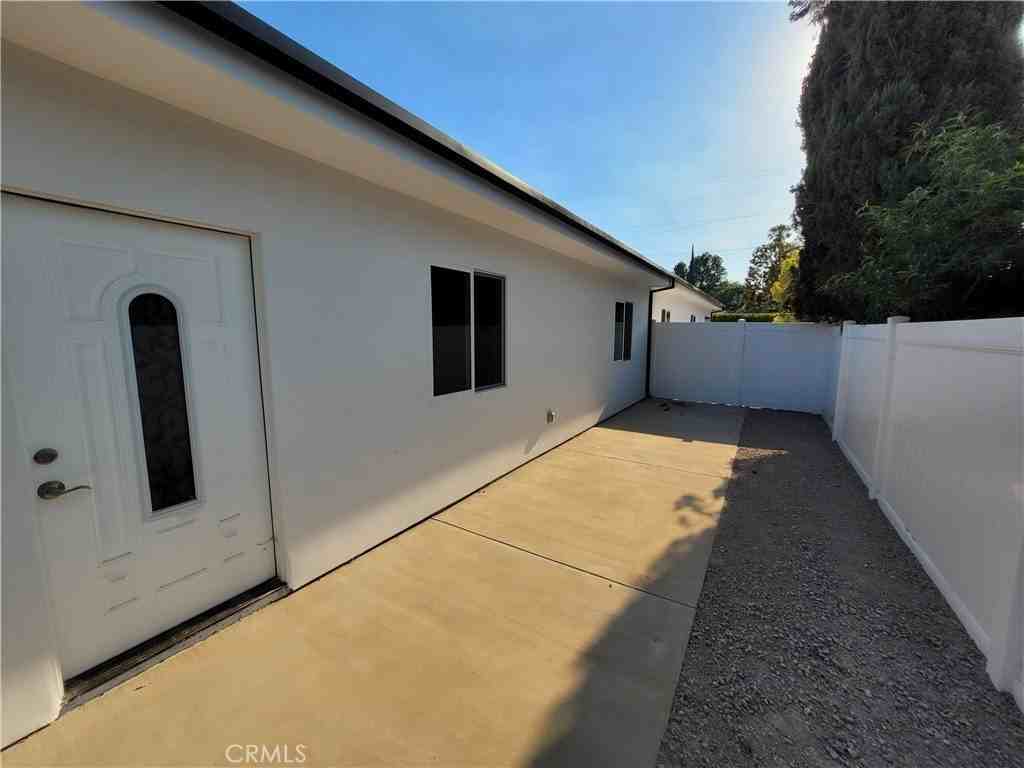 8004 Shirley Ave - Photo 2 of 25