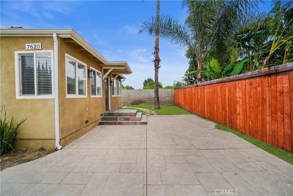 7620 Variel Ave - Photo 2 of 31