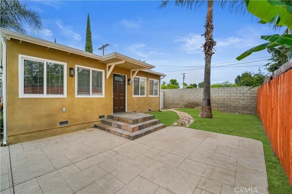 7620 Variel Ave - Photo 3 of 31