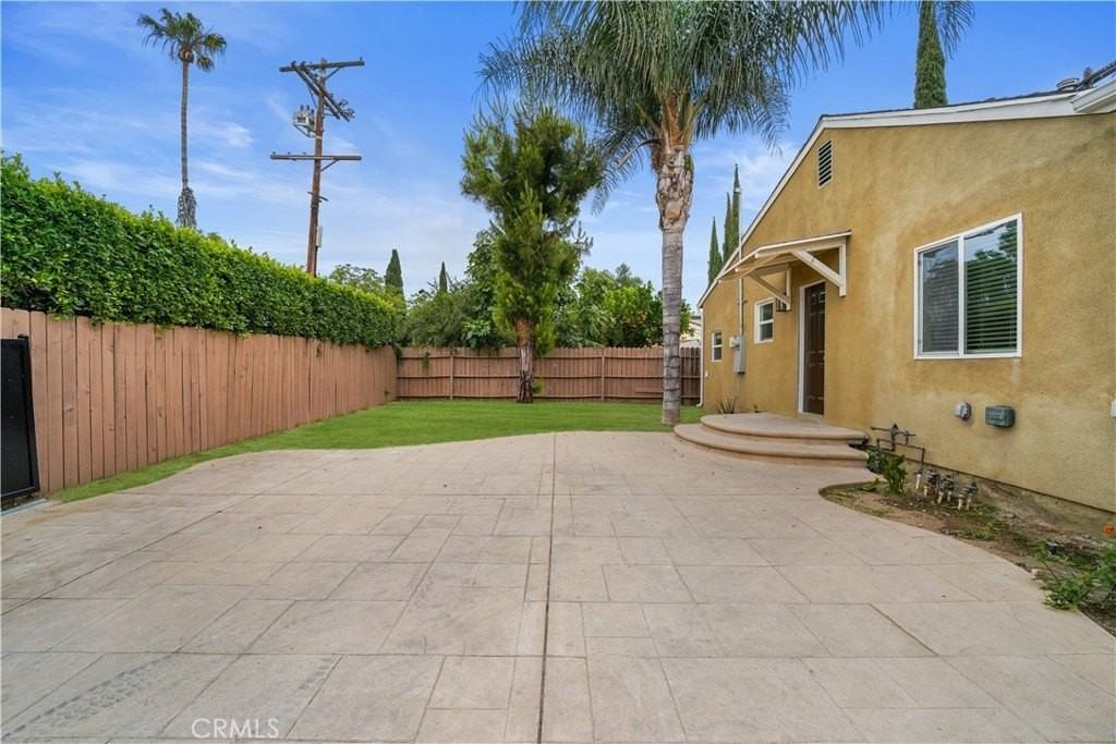 7620 Variel Ave - Photo 4 of 31