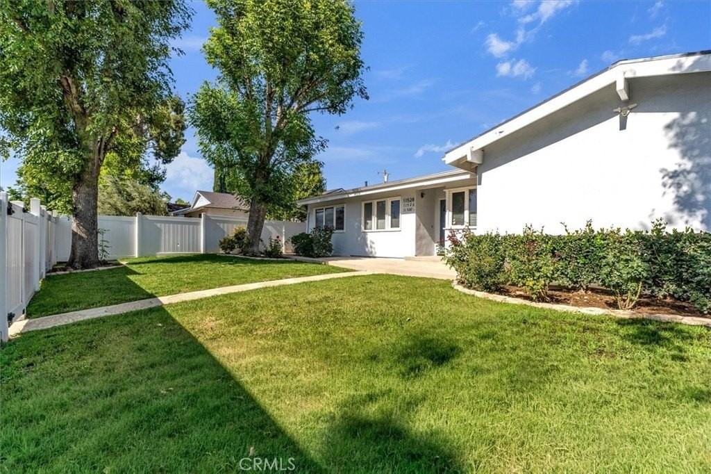 11528 Balboa Blvd - Photo 3 of 42