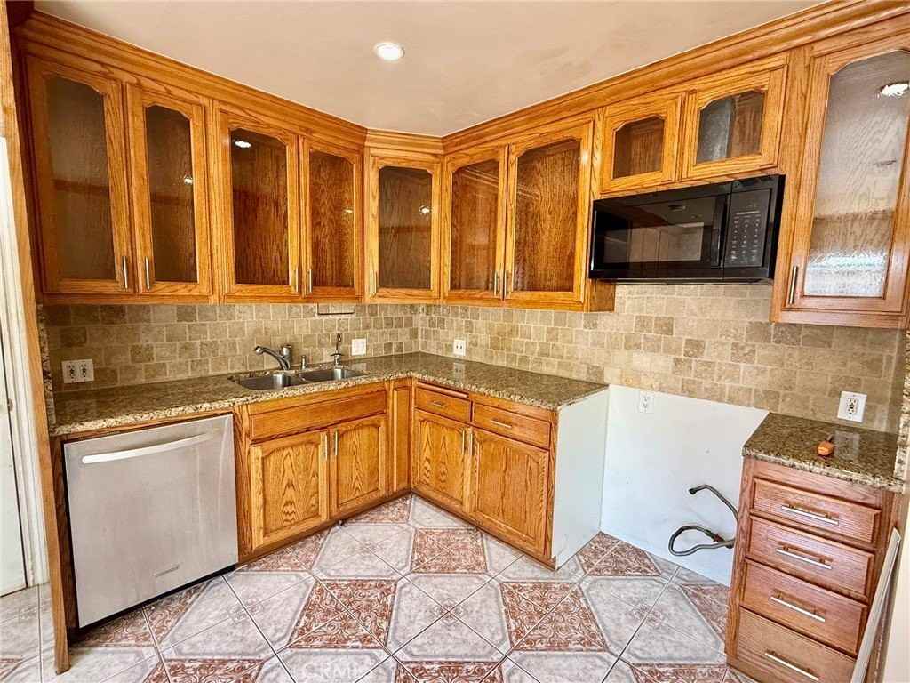11322 Covello St - Photo 2 of 8