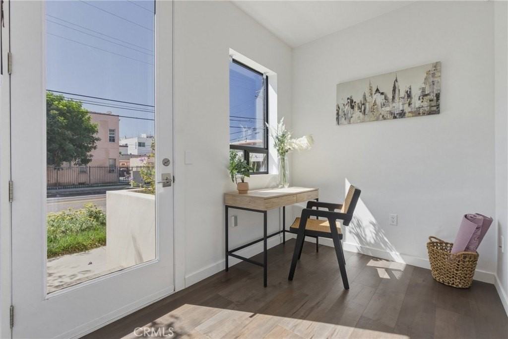 1301 Tamarind Ave - Photo 3 of 26