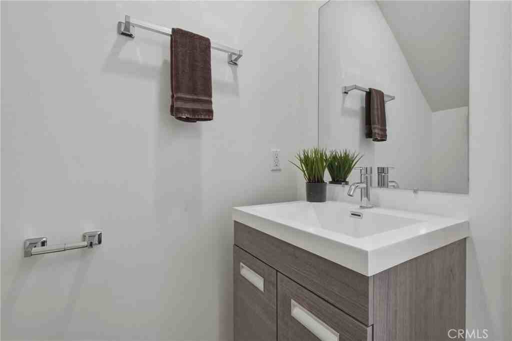 1301 Tamarind Ave - Photo 4 of 26