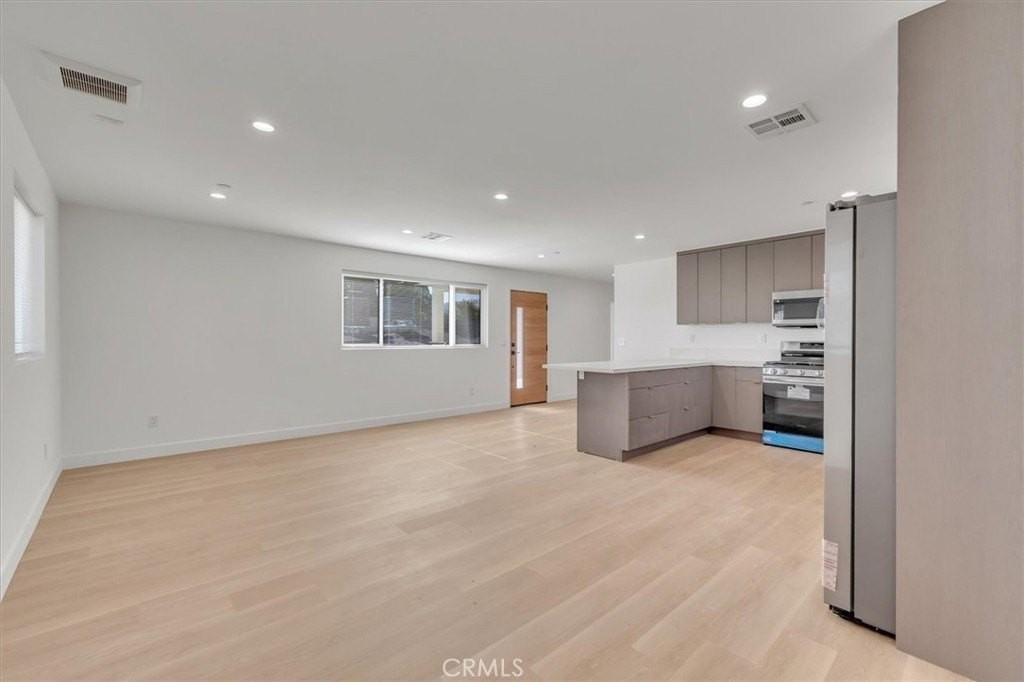 11526 Balboa Blvd - Photo 3 of 27