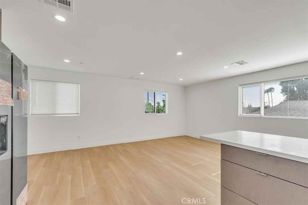 11526 Balboa Blvd - Photo 4 of 27