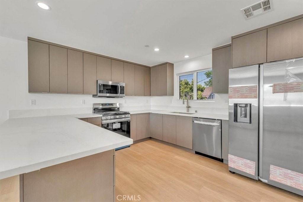 11526 Balboa Blvd - Photo 5 of 27