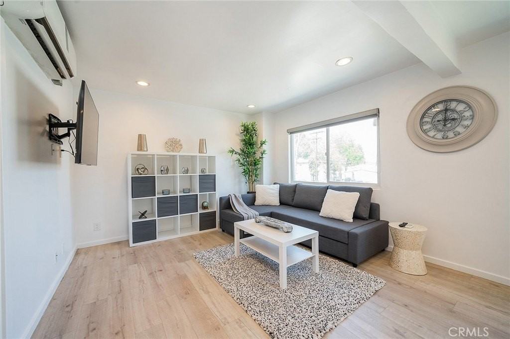 11918 Hart St #4 - Photo 3 of 17