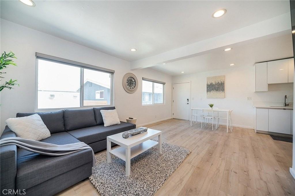 11918 Hart St #4 - Photo 4 of 17