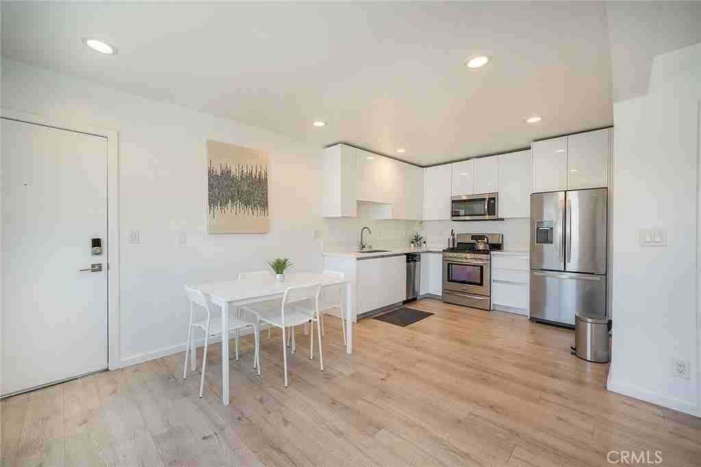 11918 Hart St #4 - Photo 5 of 17