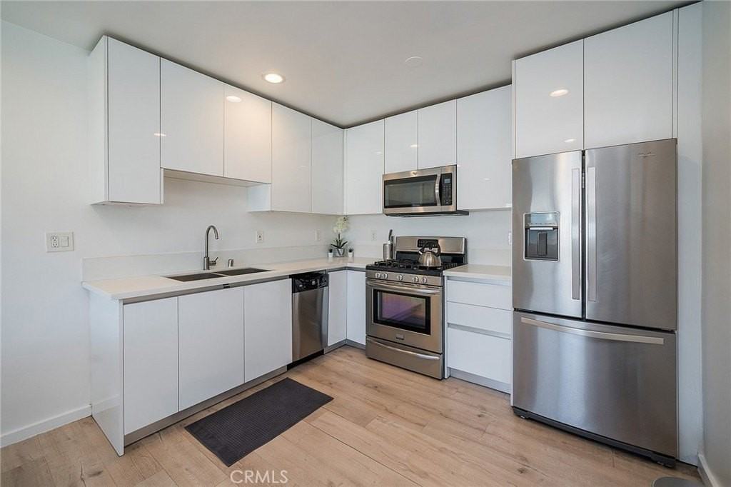 11918 Hart St #4 - Photo 6 of 17