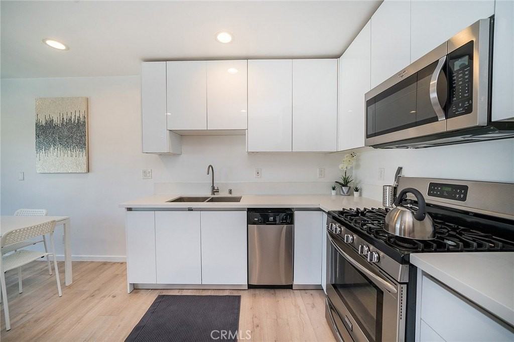 11918 Hart St #4 - Photo 7 of 17