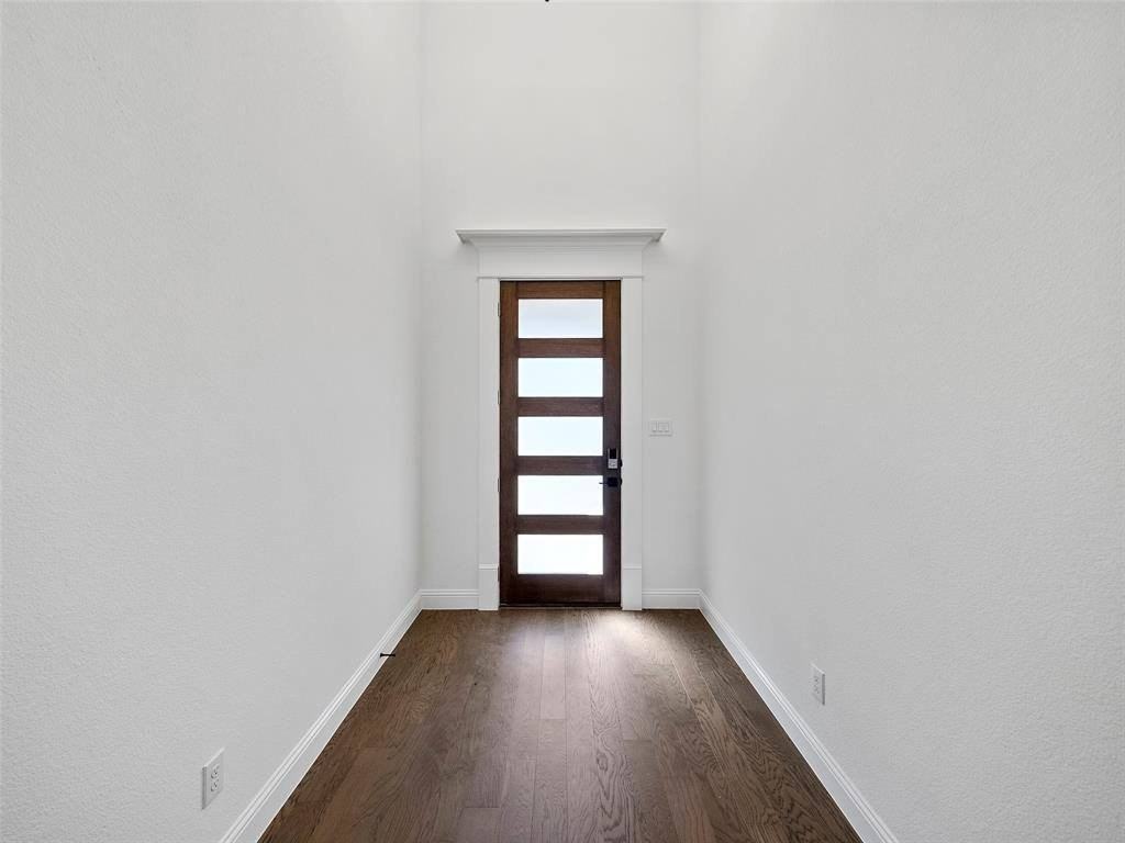 4280 Mill Pond Dr - Photo 5 of 37
