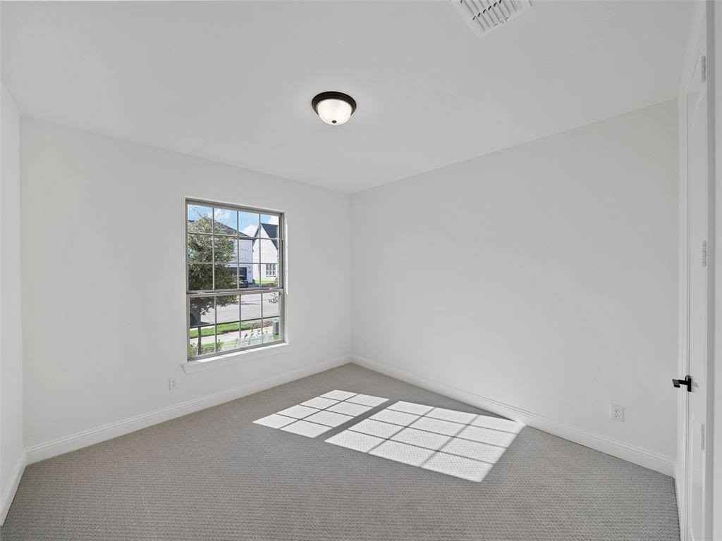 4280 Mill Pond Dr - Photo 6 of 37