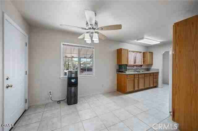 45027 Division St - Photo 5 of 11
