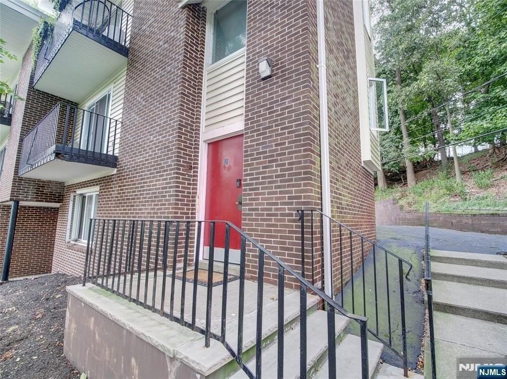 850 Bloomfield Ave #A3 - Photo 3 of 14