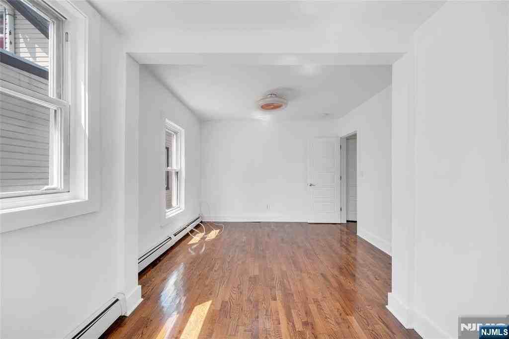 142 Steuben St - Photo 3 of 5