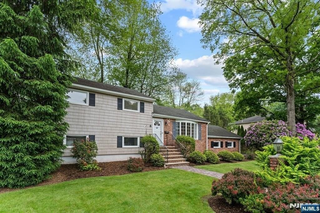 8 Brook Way - Photo 2 of 32