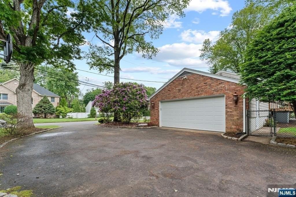 8 Brook Way - Photo 5 of 32