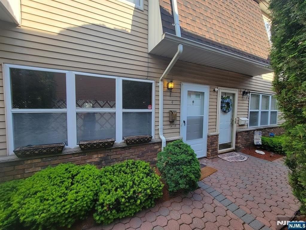 81 Church St #4 - Photo 2 of 34