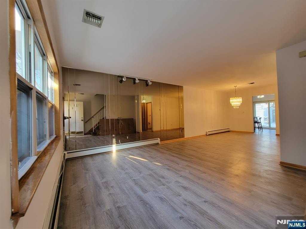 81 Church St #4 - Photo 3 of 34