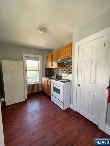 114 Atlantic St #2 - Photo 3 of 9