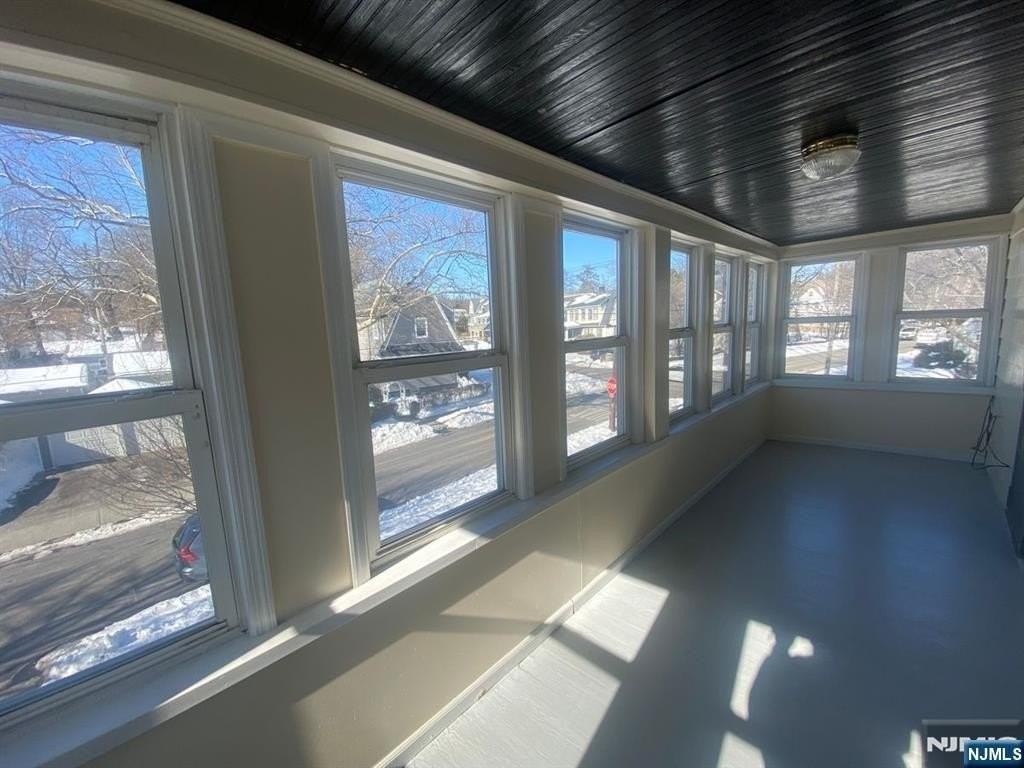 133 Willowdale Ave - Photo 5 of 21