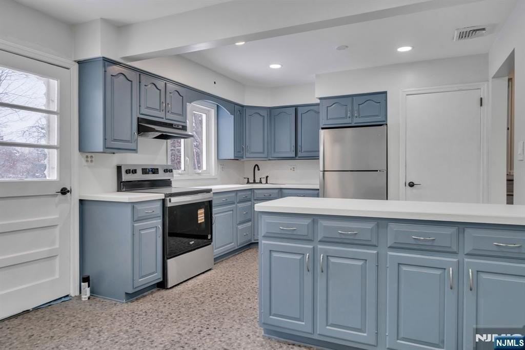 231 Hudson Ave - Photo 5 of 19