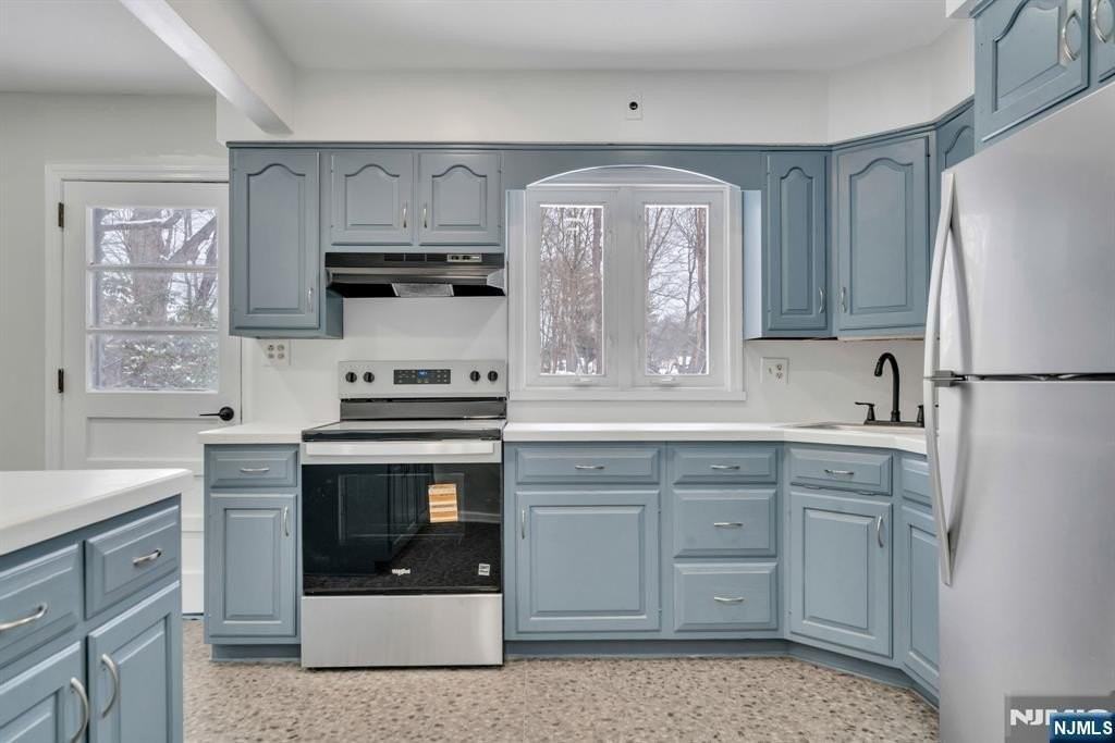 231 Hudson Ave - Photo 7 of 19